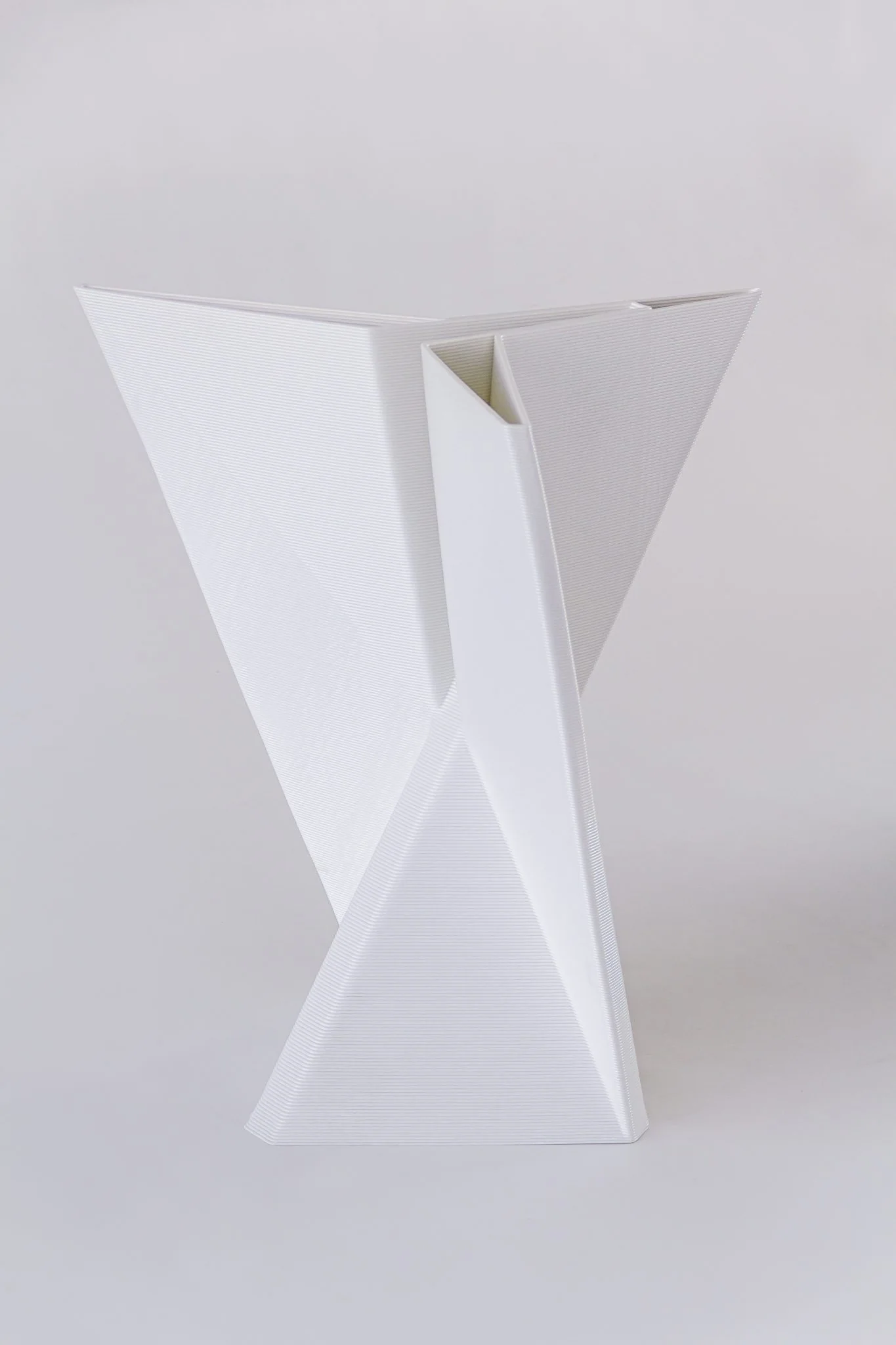 Styla Table (2020) — image 5 of 9